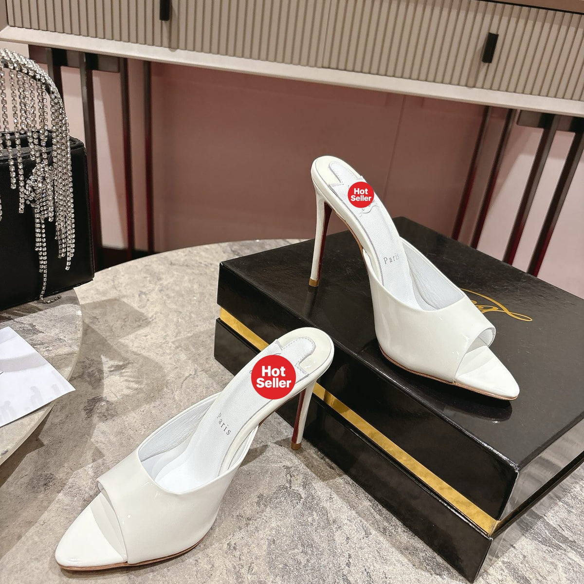 White pointed-toe patent leather high-heeled mules, 10cm heel.