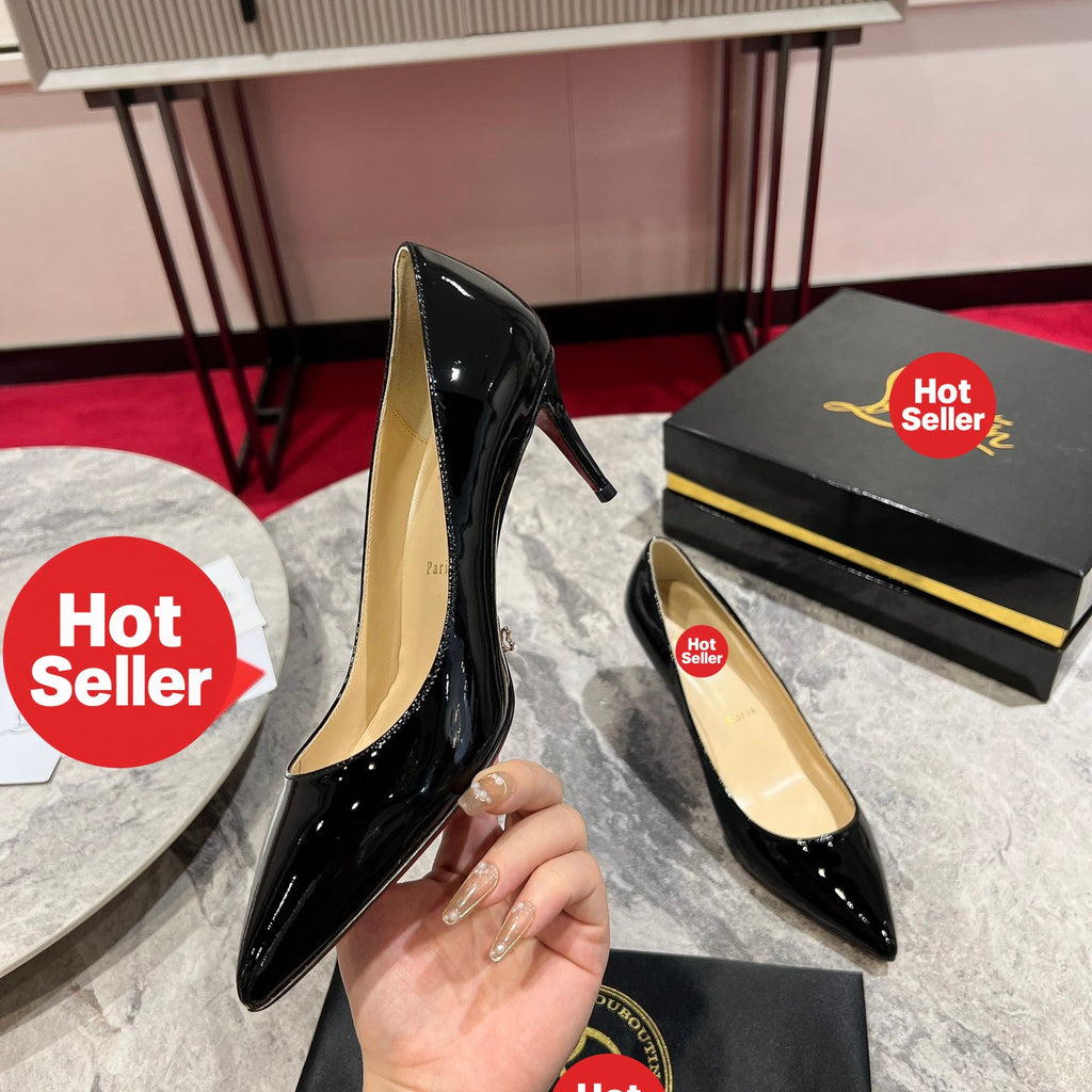 Black patent leather high heels, 8cm heel.