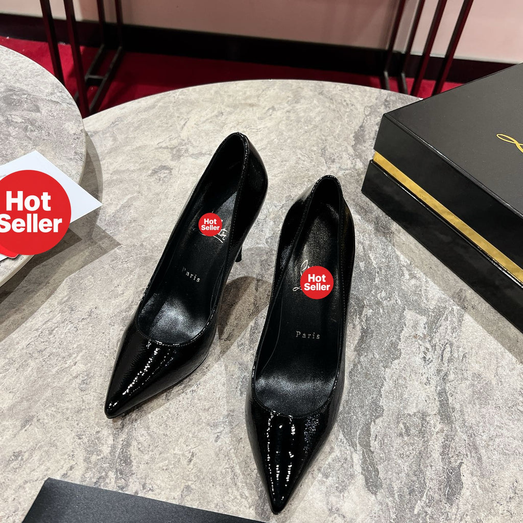 Black crinkled patent leather high heels, 10cm heel.
