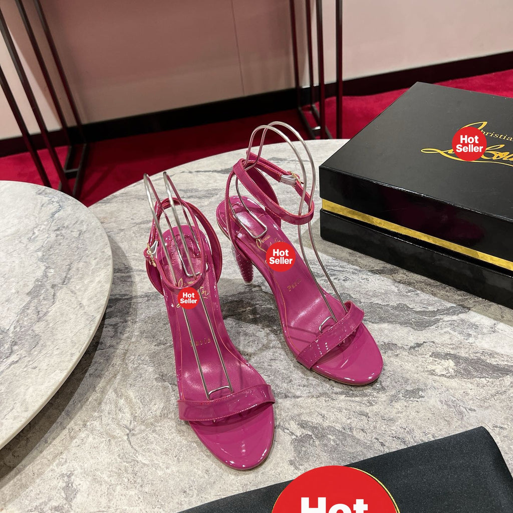 Lipstick and high heels (10cm heel)