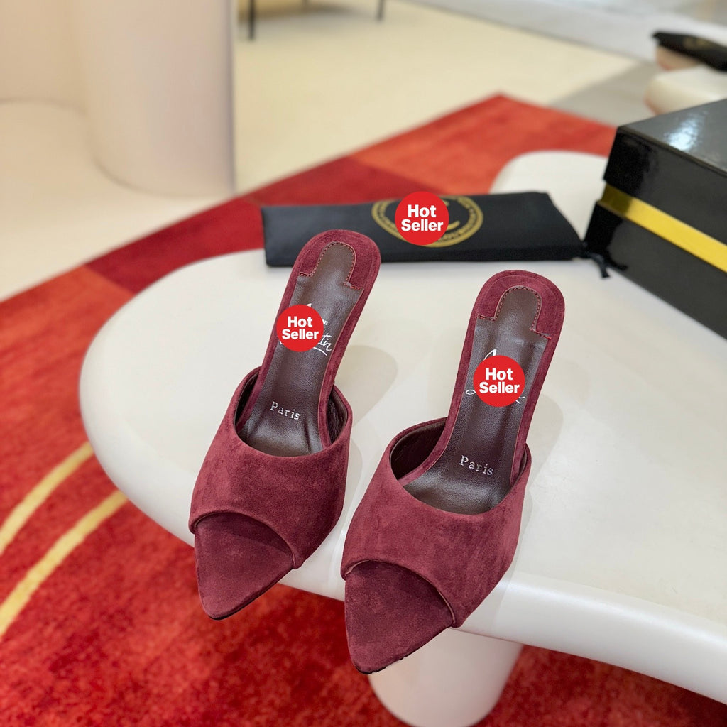 Red pointed-toe high-heeled mules, 10cm heel.