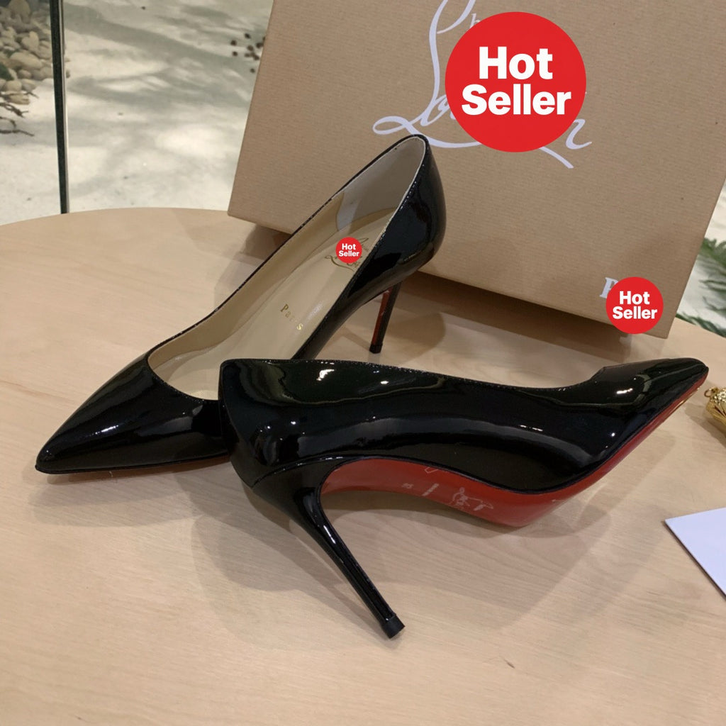 Black patent leather high heels, 8.5cm heel.