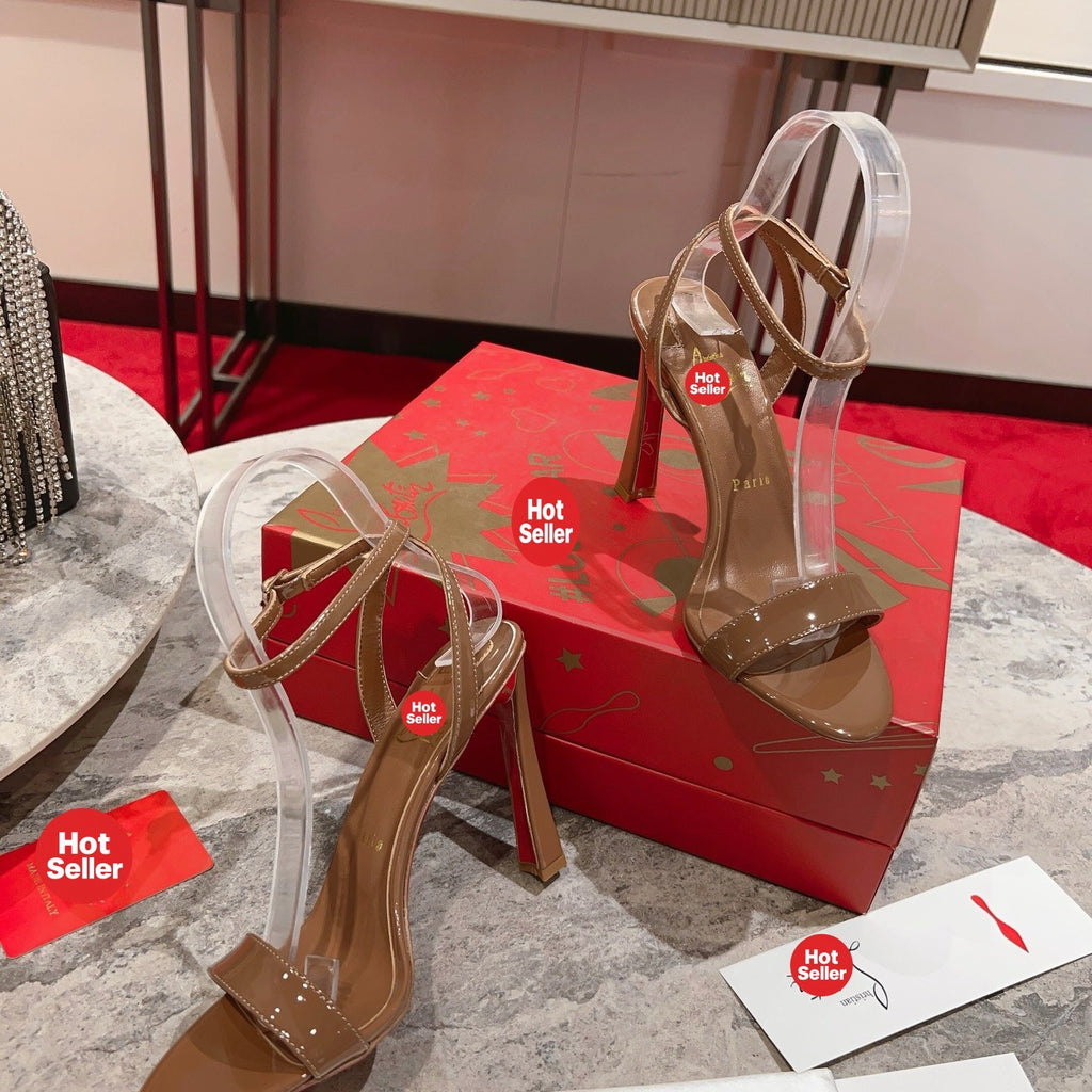 Coffee-colored banana-heel high heels; heel height: 10cm.