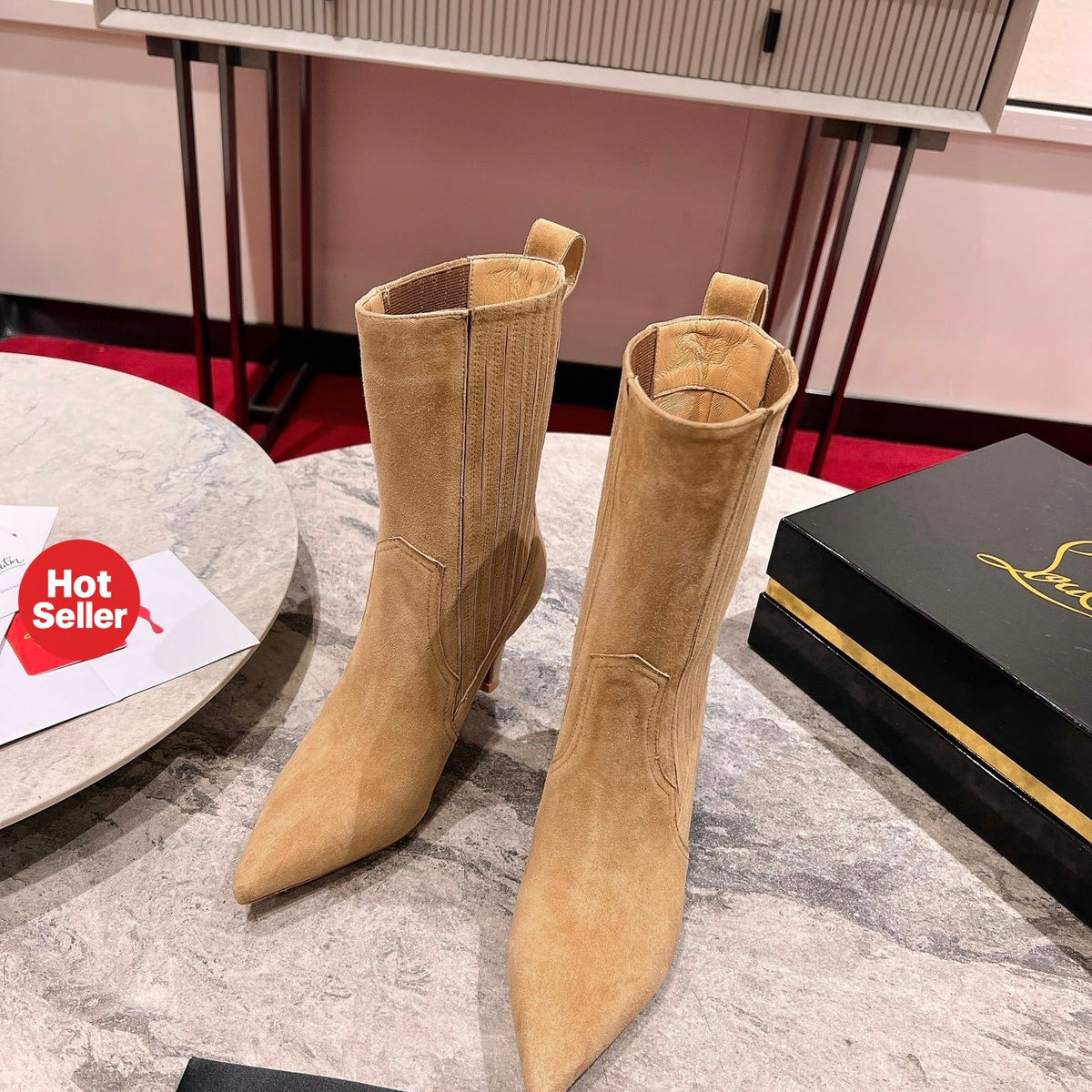 This full-series tall boot features 3D upper embroidery and handcrafted stitching, creating a dimensional look; heel height: 8.5cm.