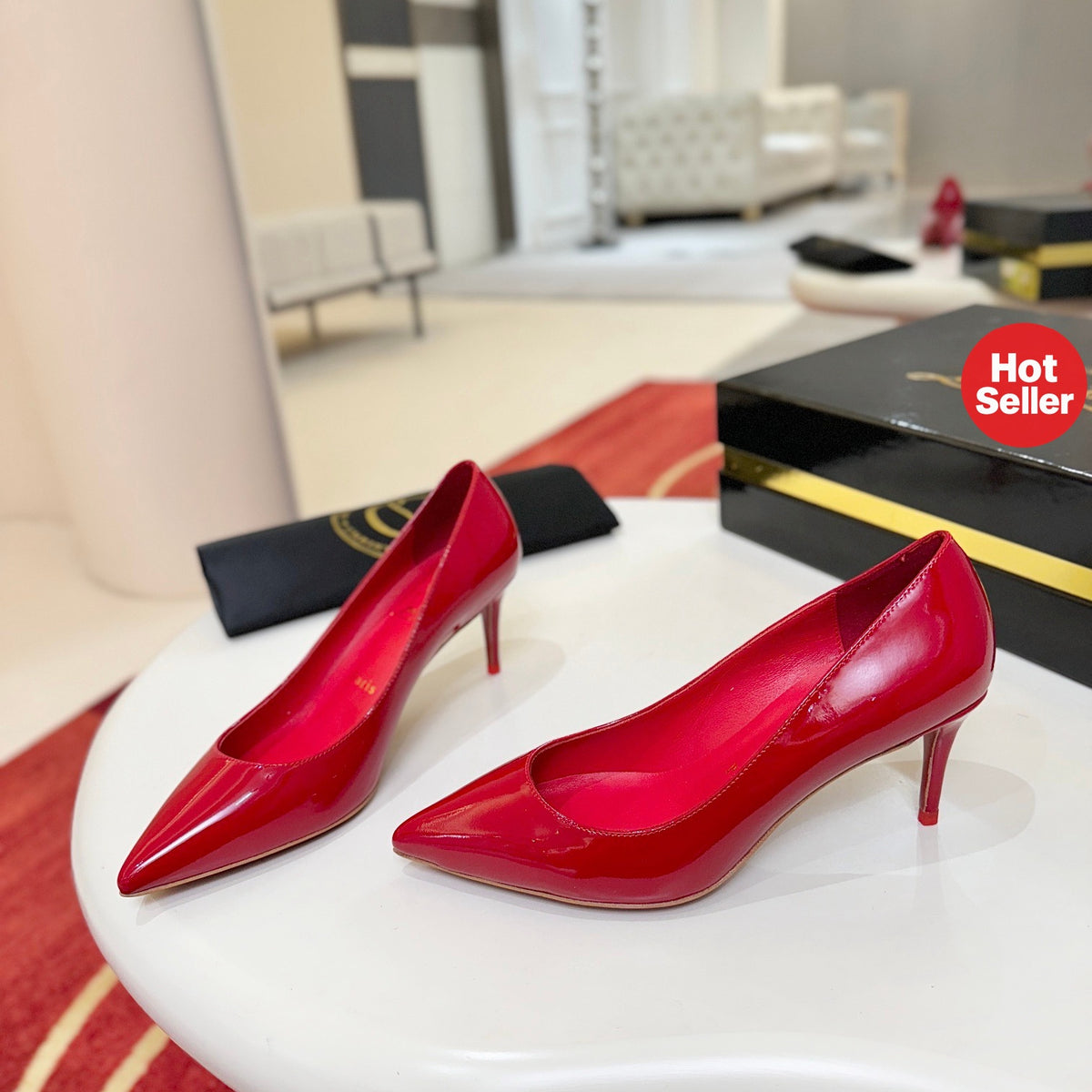 Red patent leather high heels, 6.5cm heel.