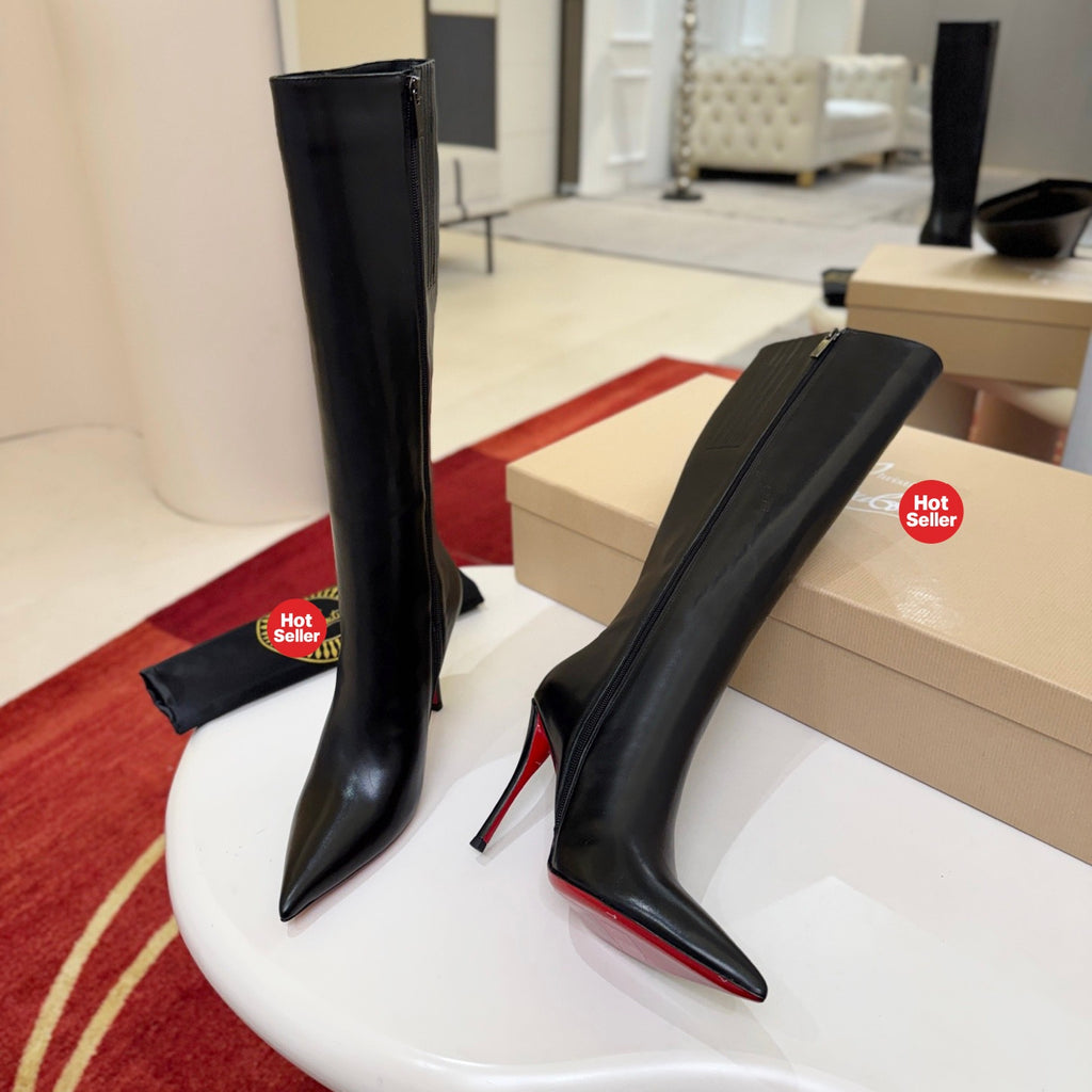 Black high-heeled tall boots, 10cm heel.