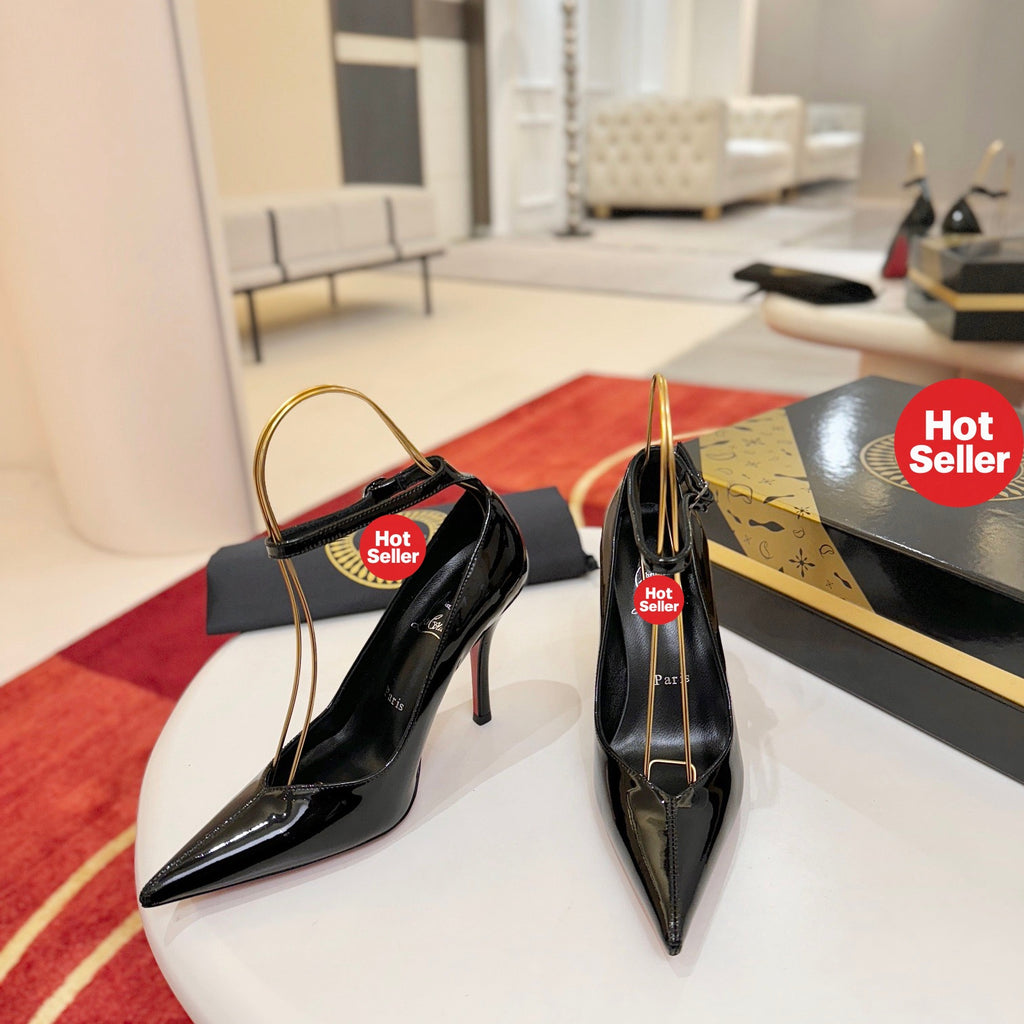 Black patent leather high heels, 10cm heel.