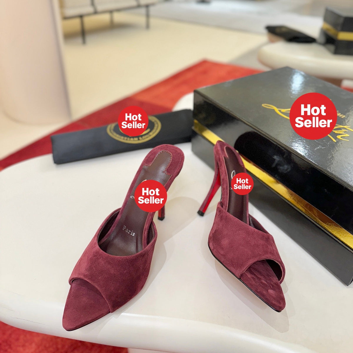 Red pointed-toe high-heeled mules, 10cm heel.