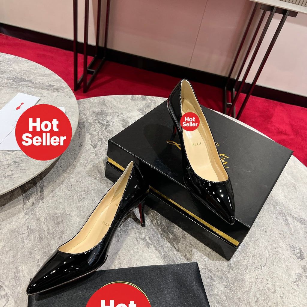Black patent leather high heels, 8cm heel.