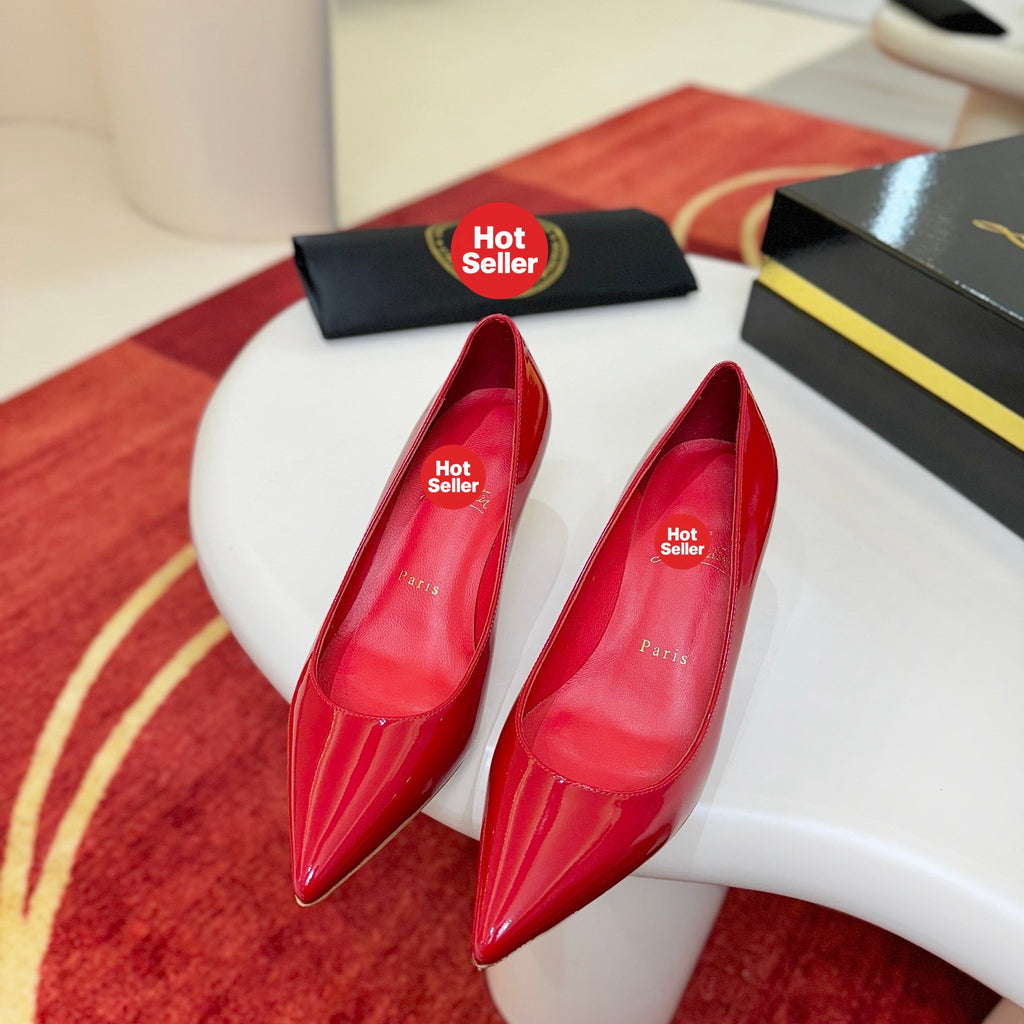 Red patent leather high heels, 6.5cm heel.
