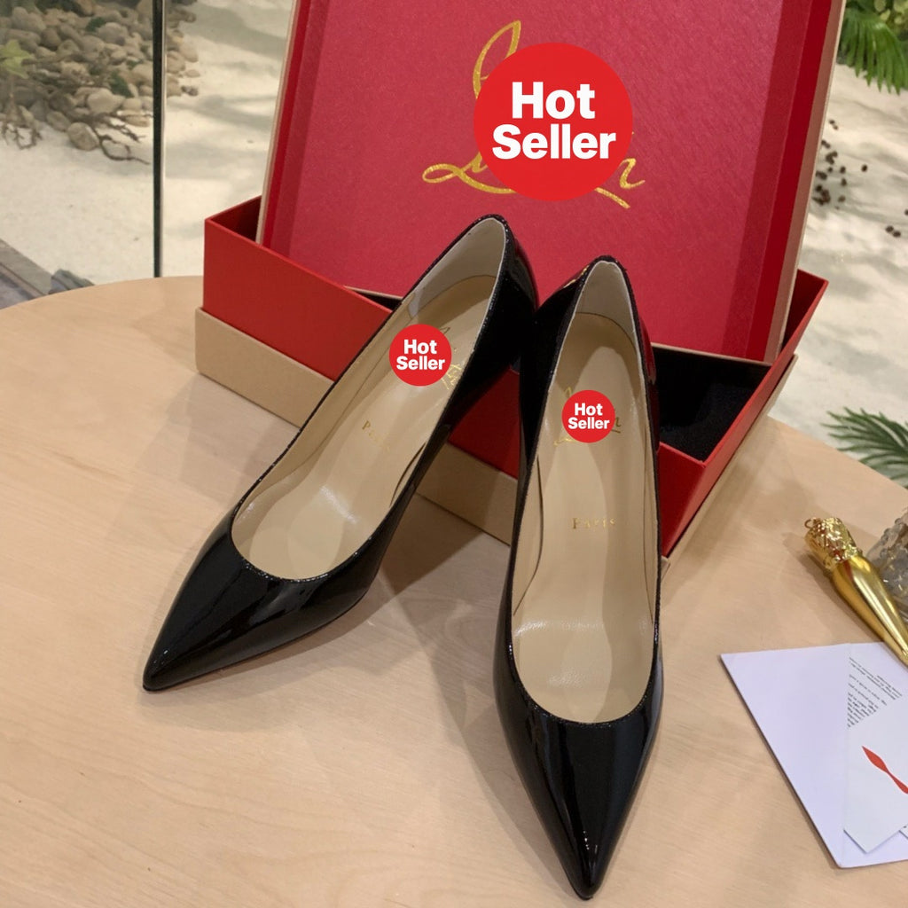 Black patent leather high heels, 8.5cm heel.