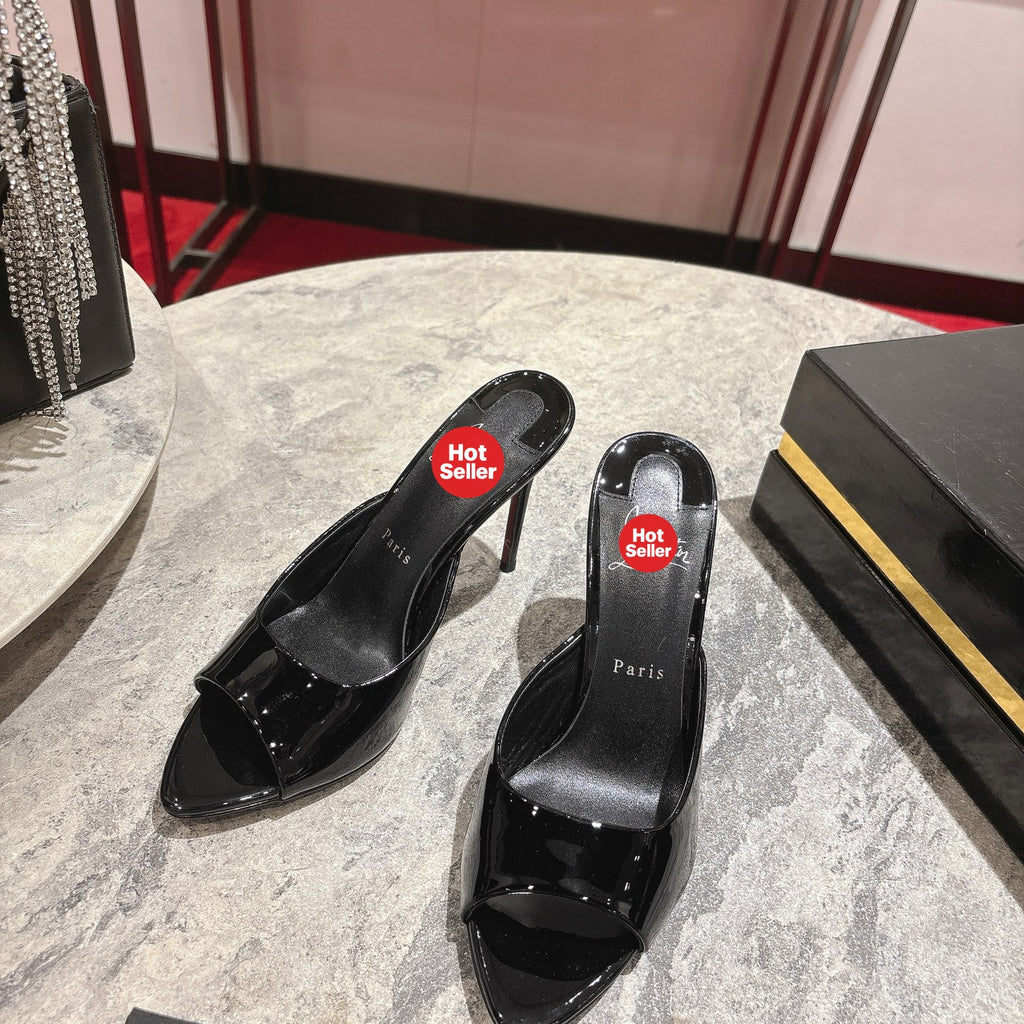 Black pointed-toe patent leather high-heeled mules, 10cm heel.