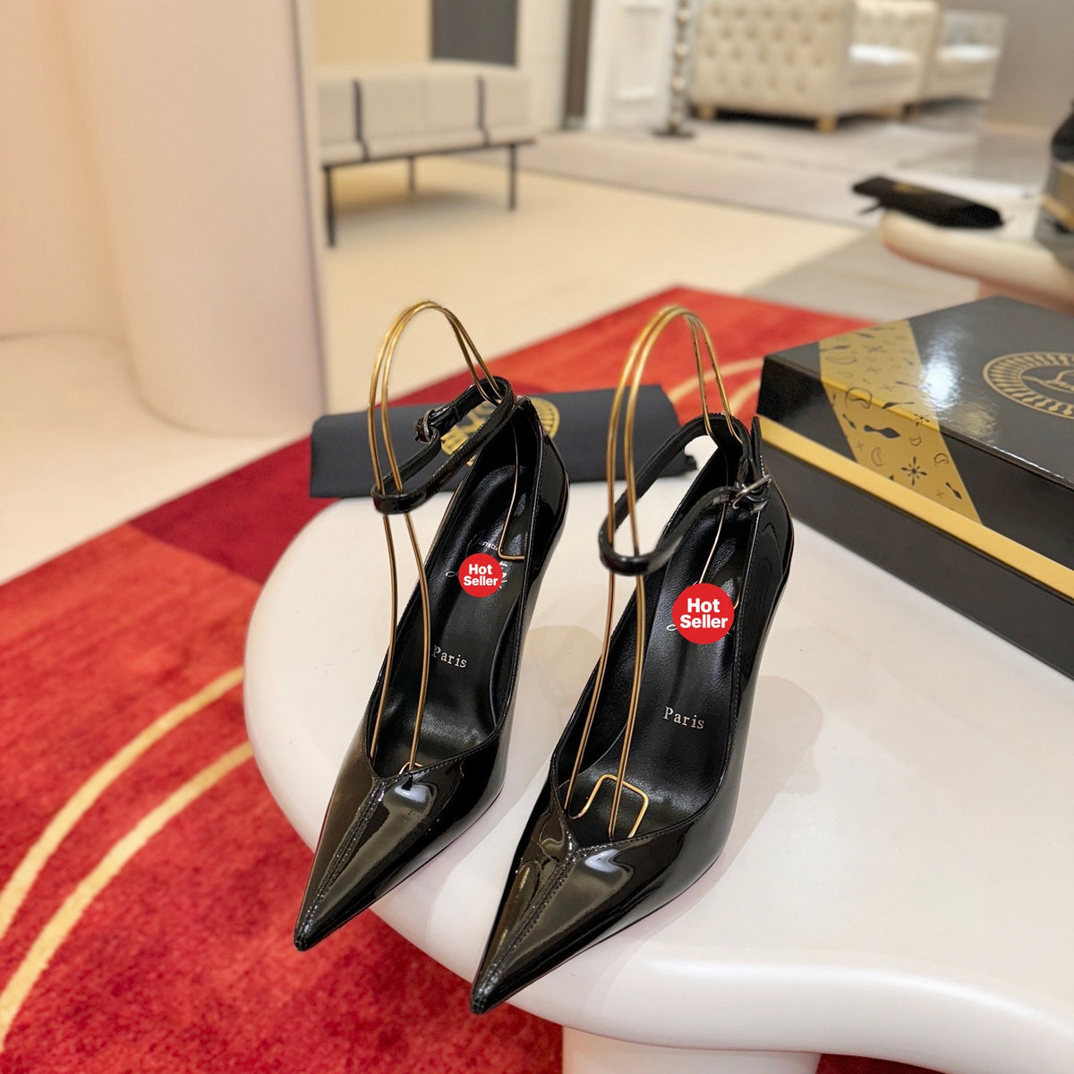 Black patent leather high heels, 10cm heel.