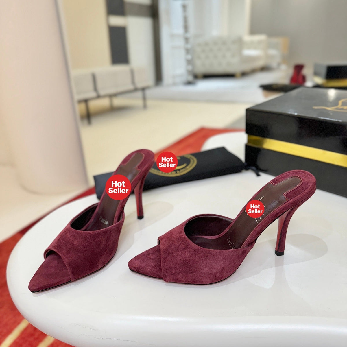 Red pointed-toe high-heeled mules, 10cm heel.