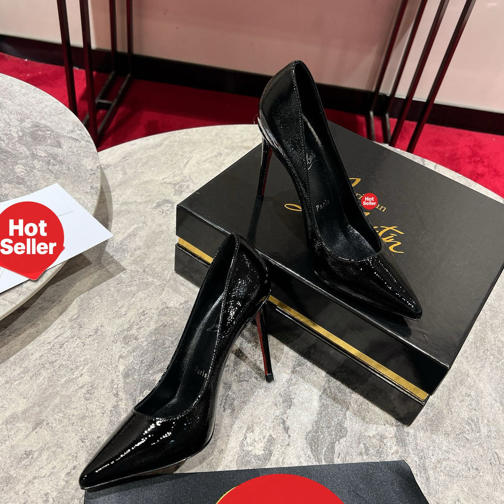 Black crinkled patent leather high heels, 10cm heel.
