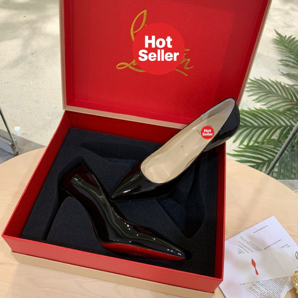 Black patent leather high heels, 8.5cm heel.