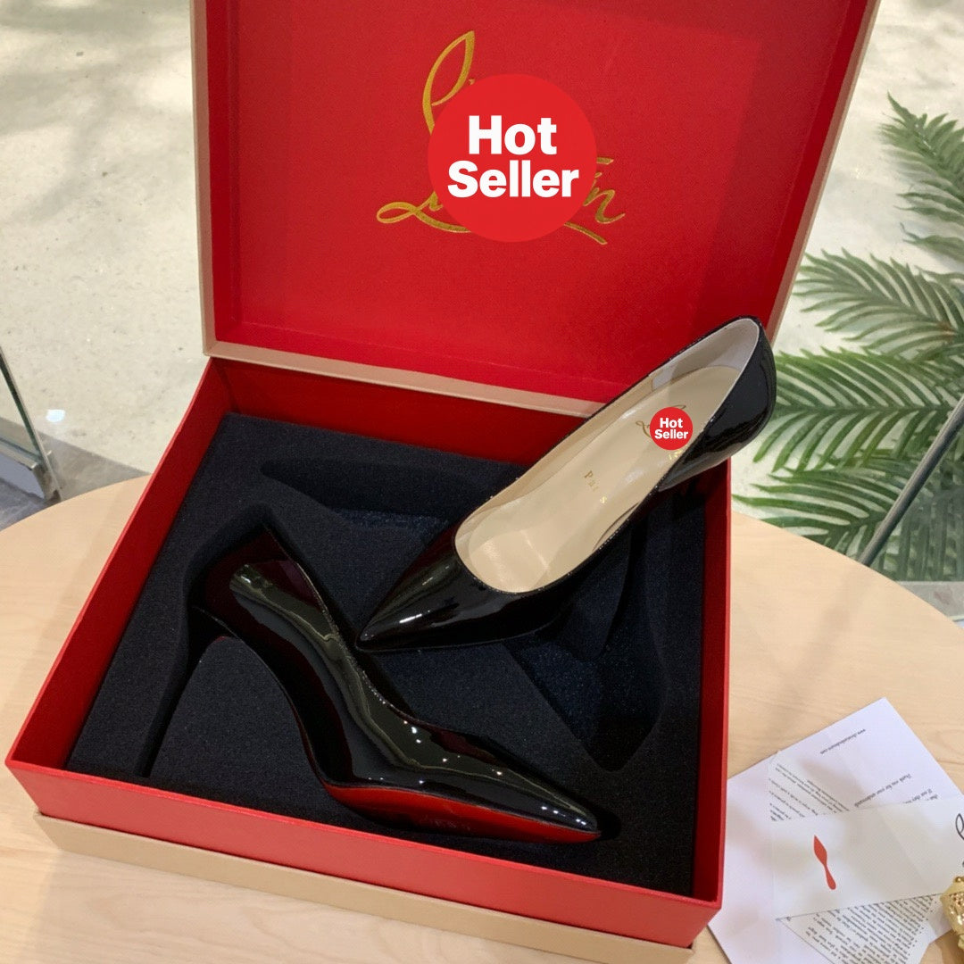 Black patent leather high heels, 8.5cm heel.