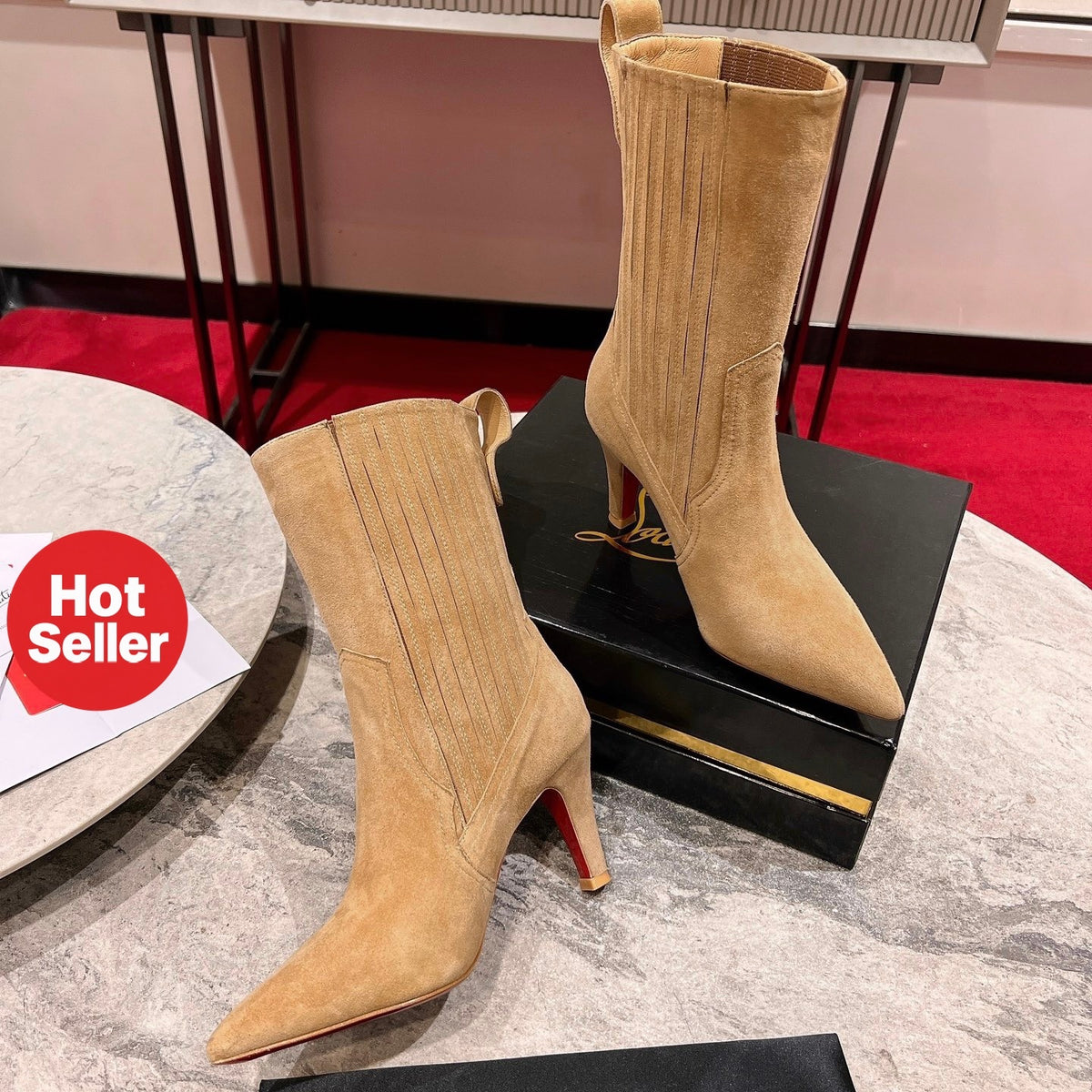 This full-series tall boot features 3D upper embroidery and handcrafted stitching, creating a dimensional look; heel height: 8.5cm.