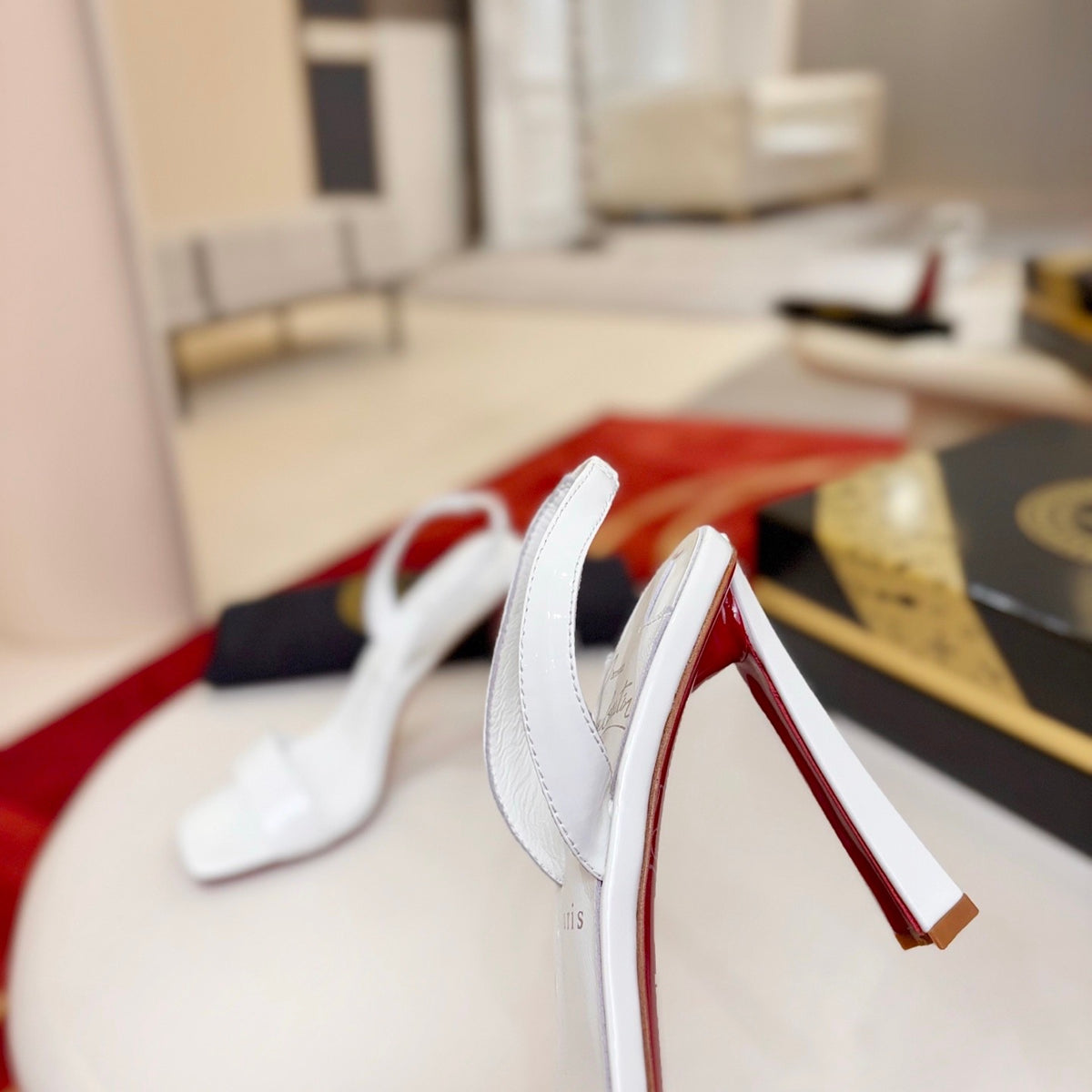 Banana and white patent leather high heels; 10cm heel.