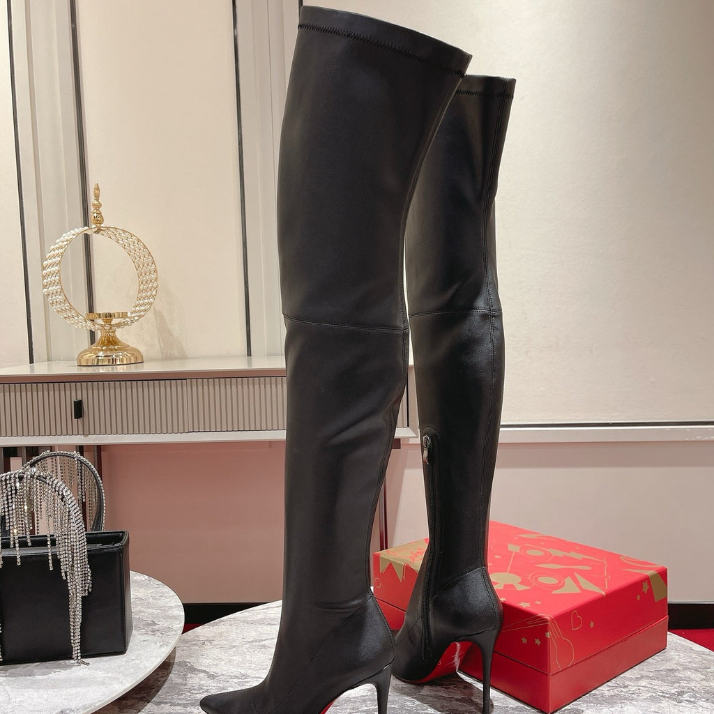 Sophisticated long boots, 10cm heel.