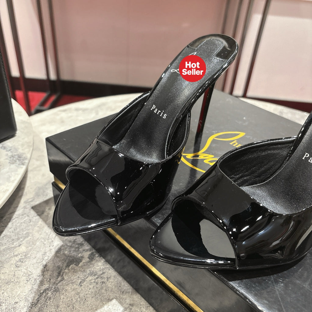 Black pointed-toe patent leather high-heeled mules, 10cm heel.