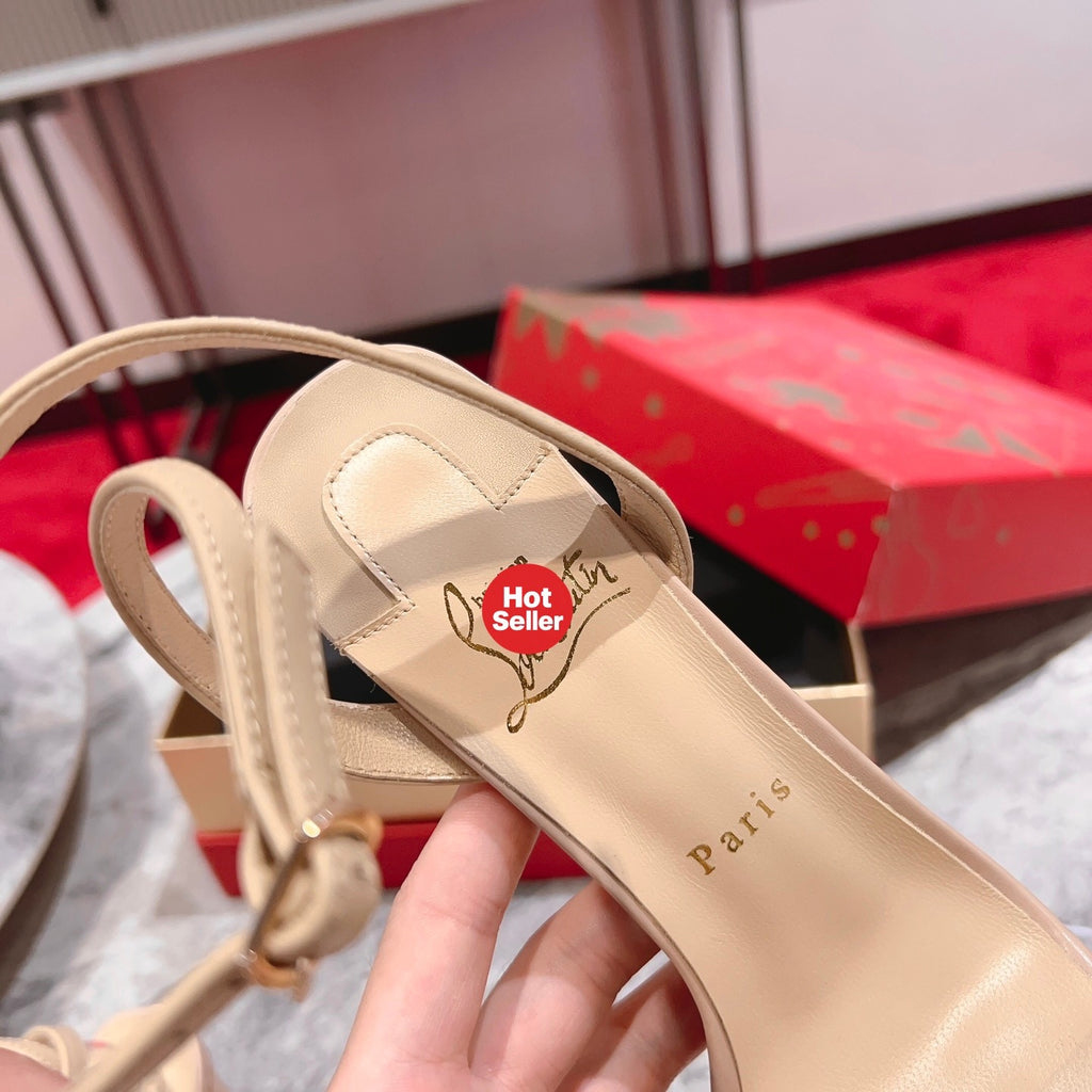 Apricot-colored high heels with 10cm heels.
