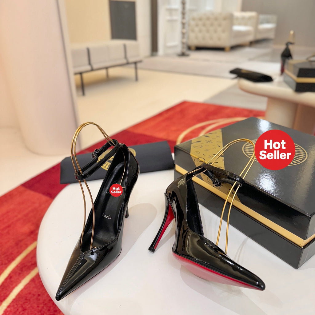 Black patent leather high heels, 10cm heel.