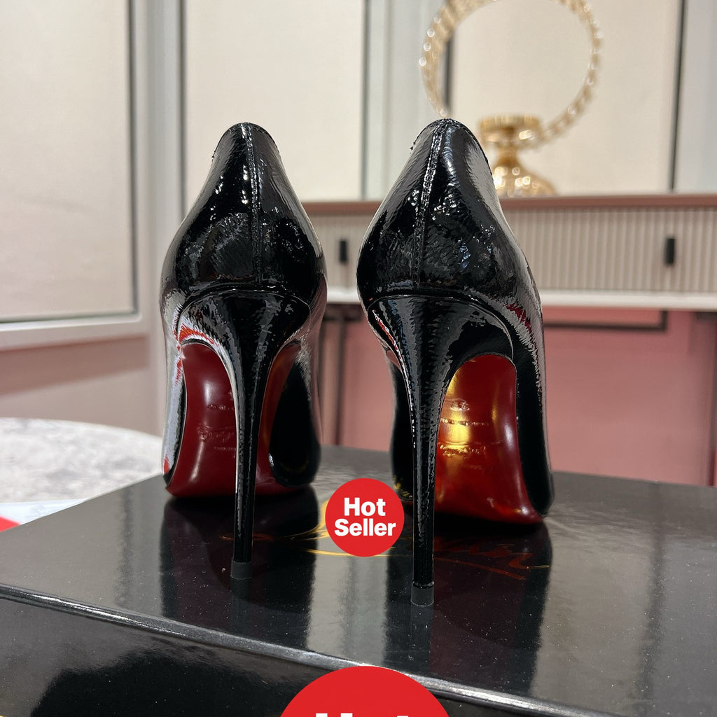 Black crinkled patent leather high heels, 10cm heel.