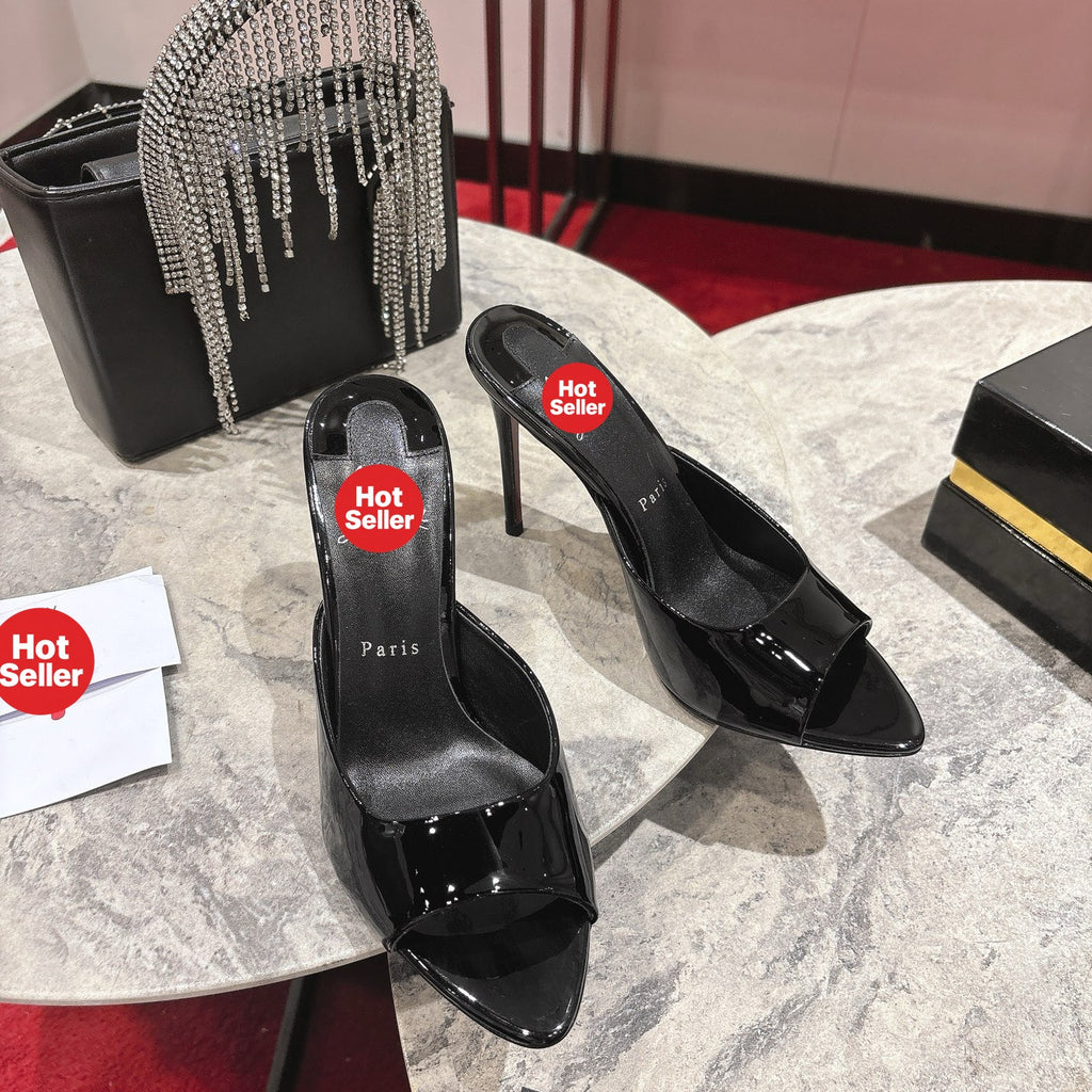 Black pointed-toe patent leather high-heeled mules, 10cm heel.