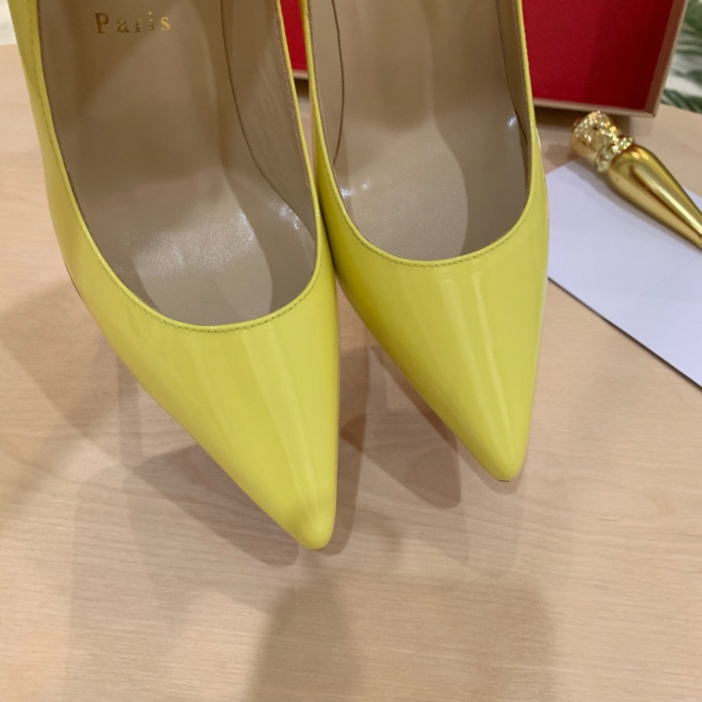 Yellow patent leather high heels, 10cm heel.