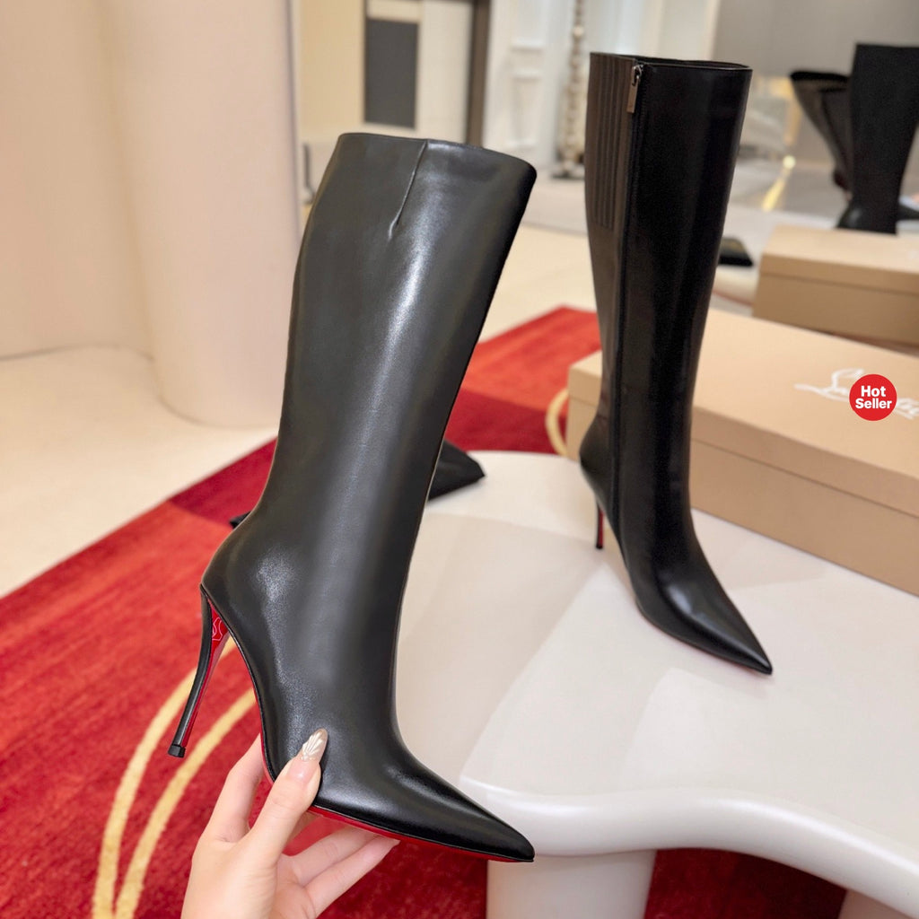 Black high-heeled tall boots, 10cm heel.
