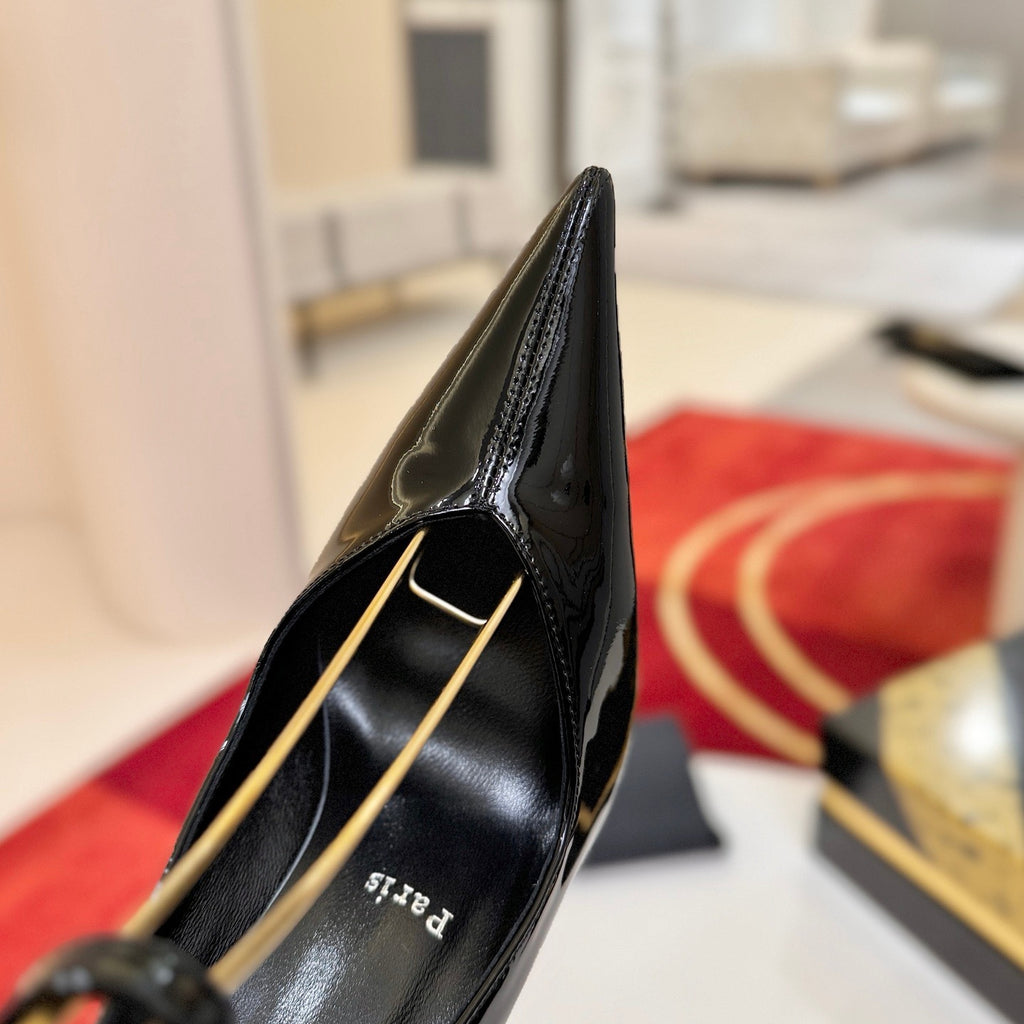 Black patent leather high heels, 10cm heel.