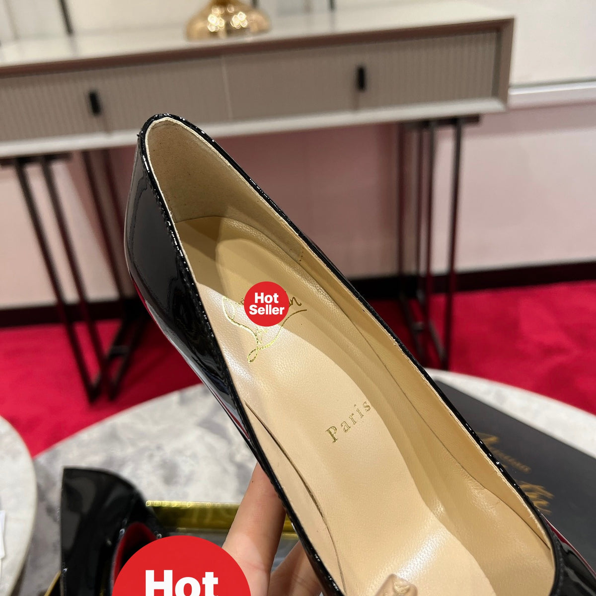 Black patent leather high heels, 10cm heel.
