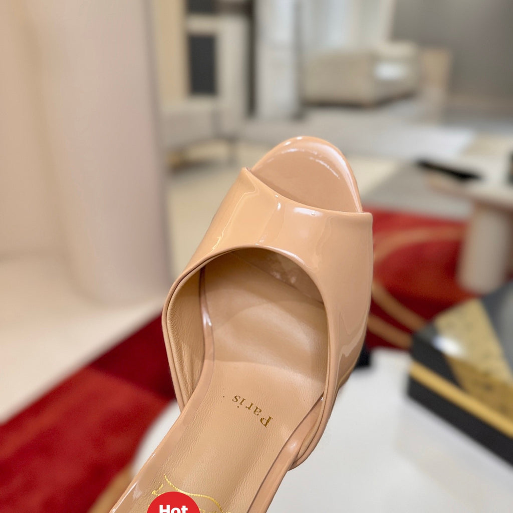 Beige patent leather peep-toe high-heeled mules, 10cm heel.