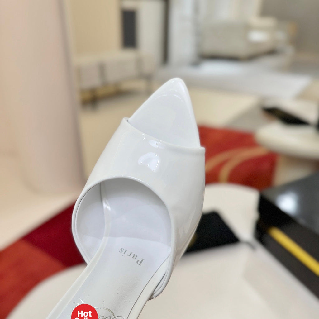 White patent leather pointed-toe high-heeled mules, 10cm heel.