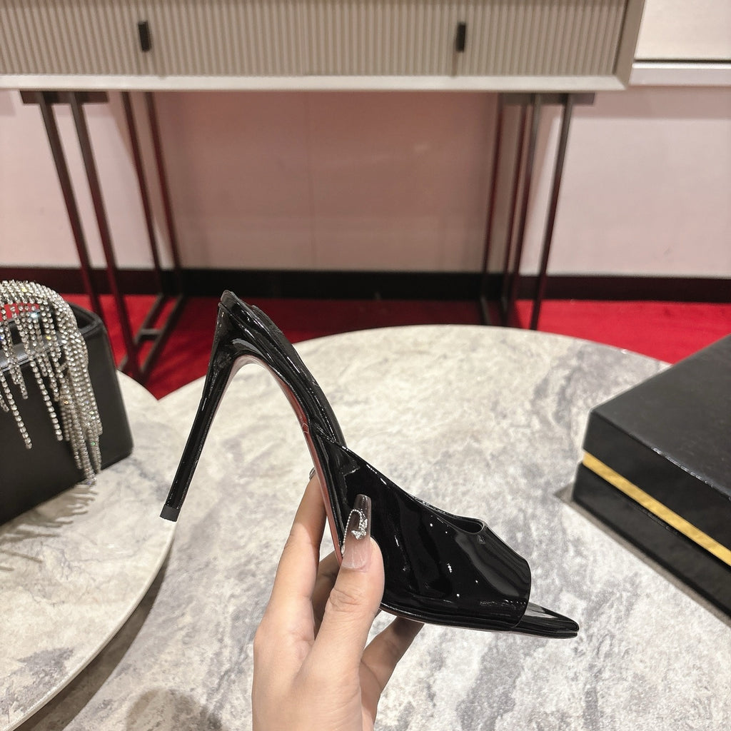 Black pointed-toe patent leather high-heeled mules, 10cm heel.