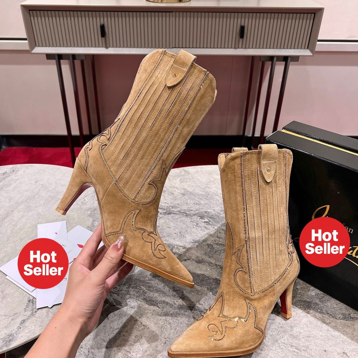 Brown Western-style cowboy boots, 8.5cm heel.
