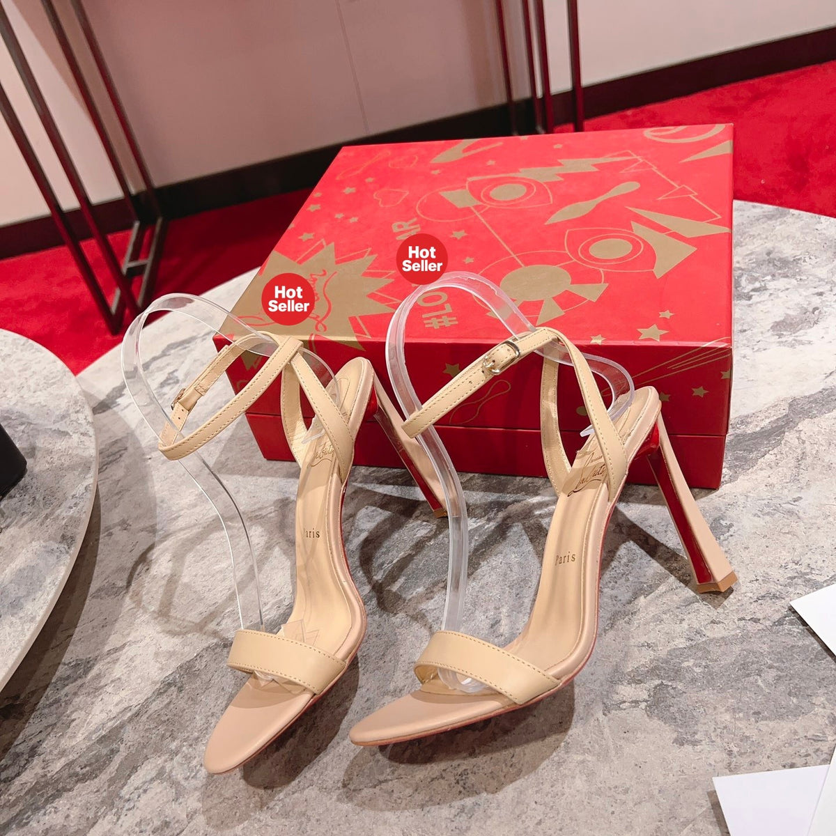 Apricot-colored high heels with 10cm heels.