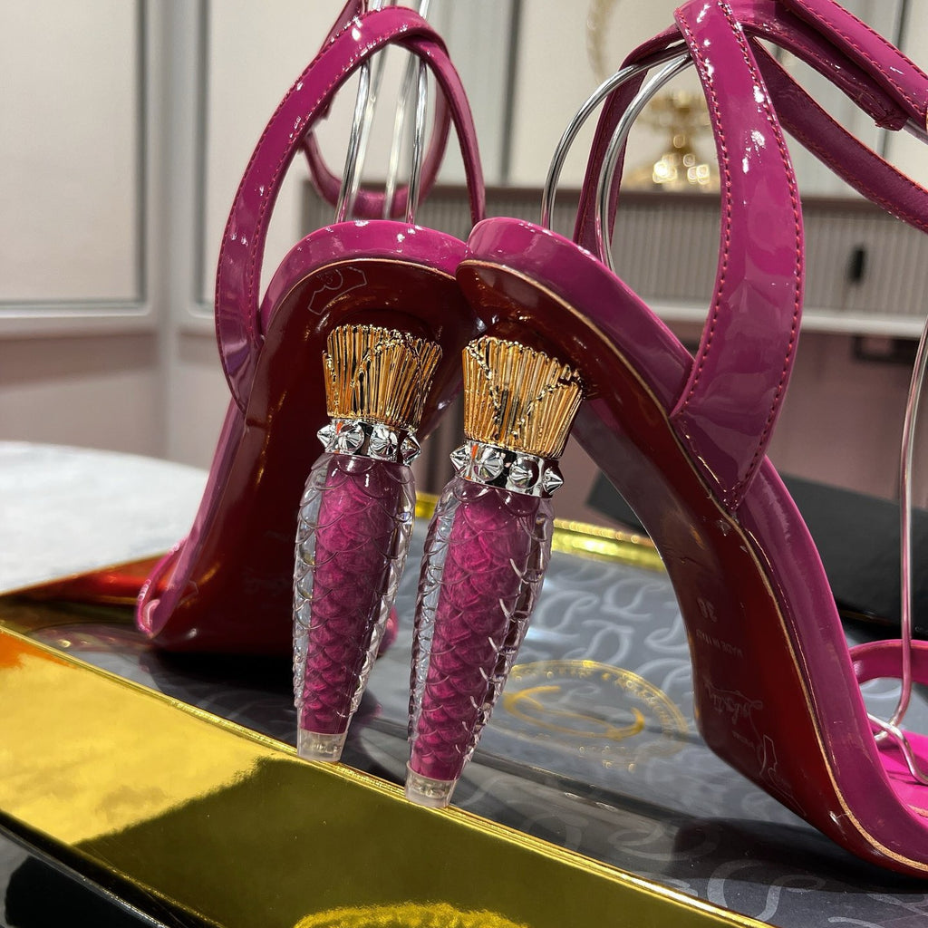 Lipstick and high heels (10cm heel)