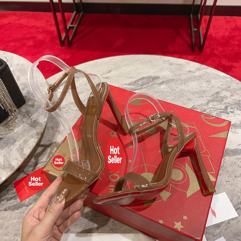 Coffee-colored banana-heel high heels; heel height: 10cm.