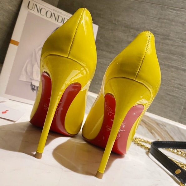 Lemon yellow patent leather high heels, 10cm heel.