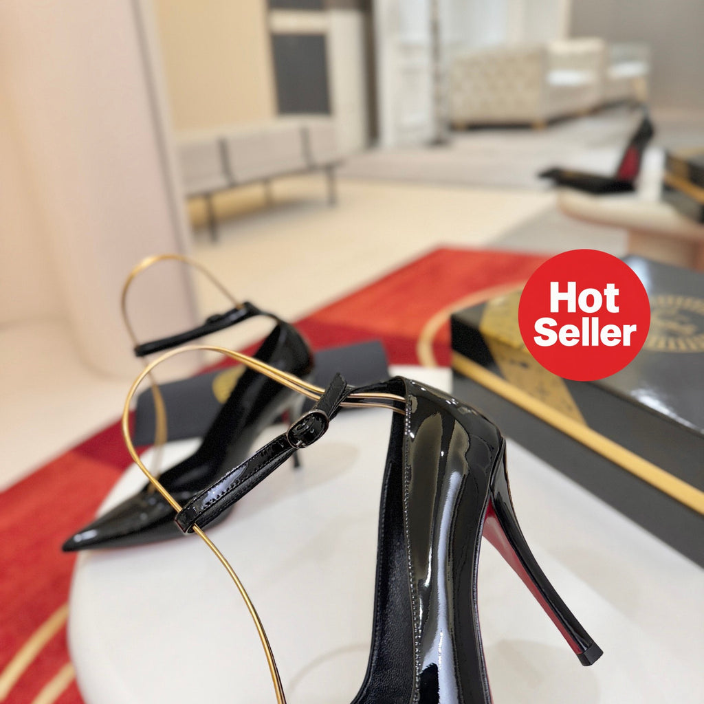 Black patent leather high heels, 10cm heel.