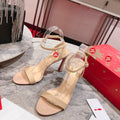 Apricot-colored high heels with 10cm heels.