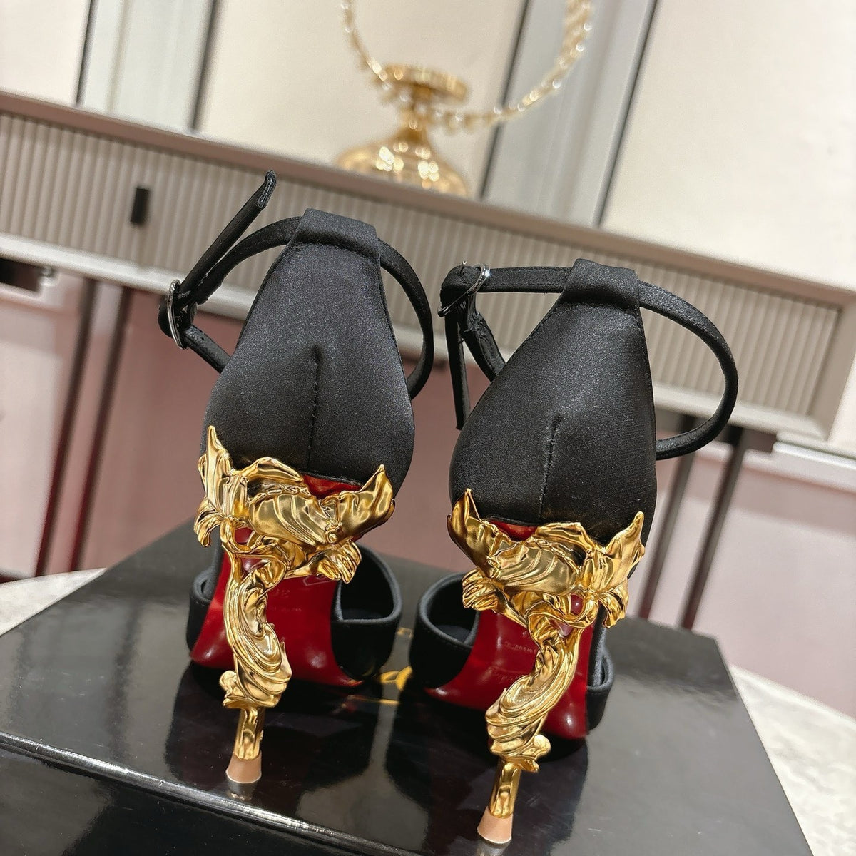 Stylish rose-adorned high heels in faux suede, with a 10cm heel.