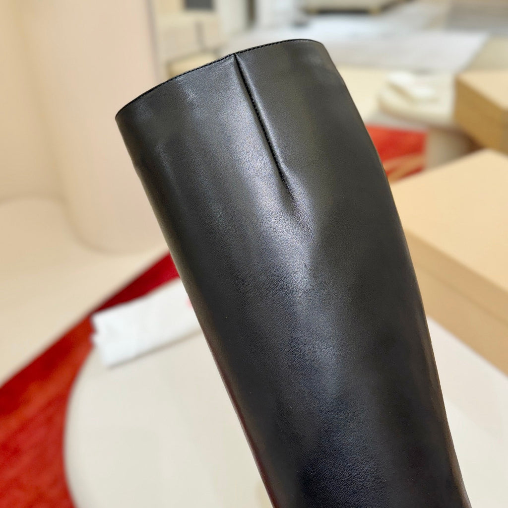 Cowhide banana-heel tall boots; 10cm heel.