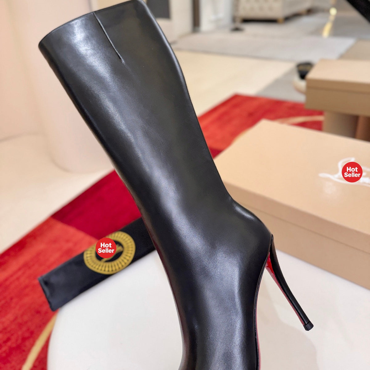 Black high-heeled tall boots, 10cm heel.