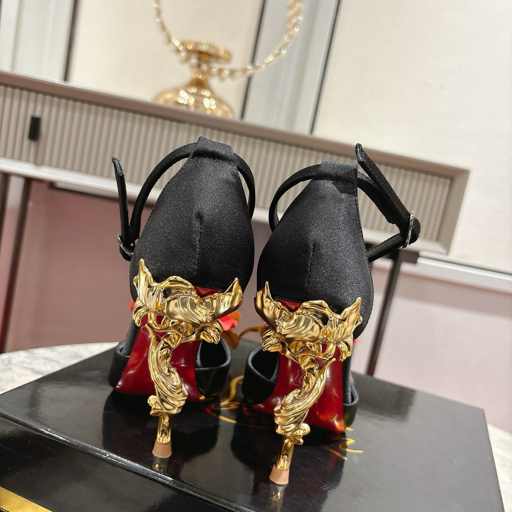High-heeled shoes featuring a rose design; 10cm heel.