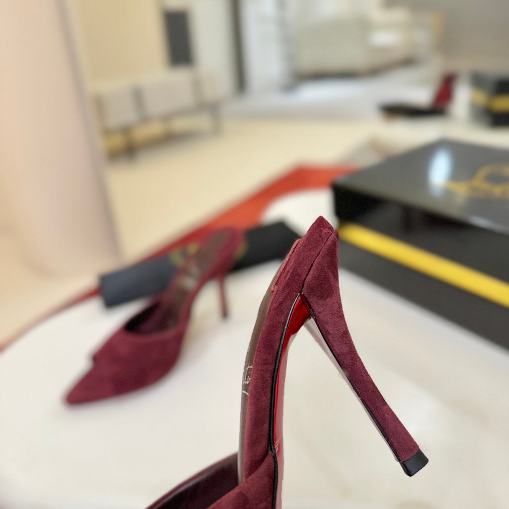 Red pointed-toe high-heeled mules, 10cm heel.