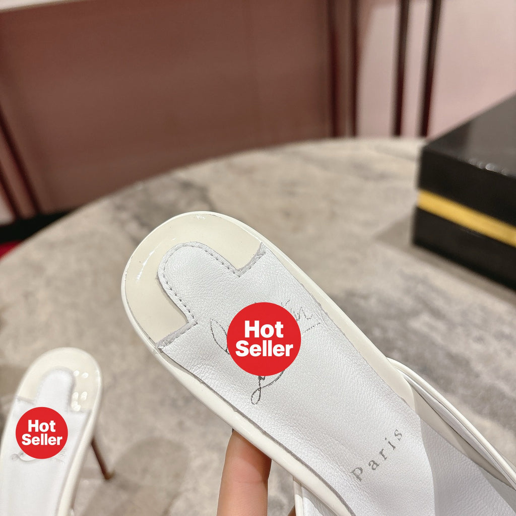 White pointed-toe patent leather high-heeled mules, 10cm heel.
