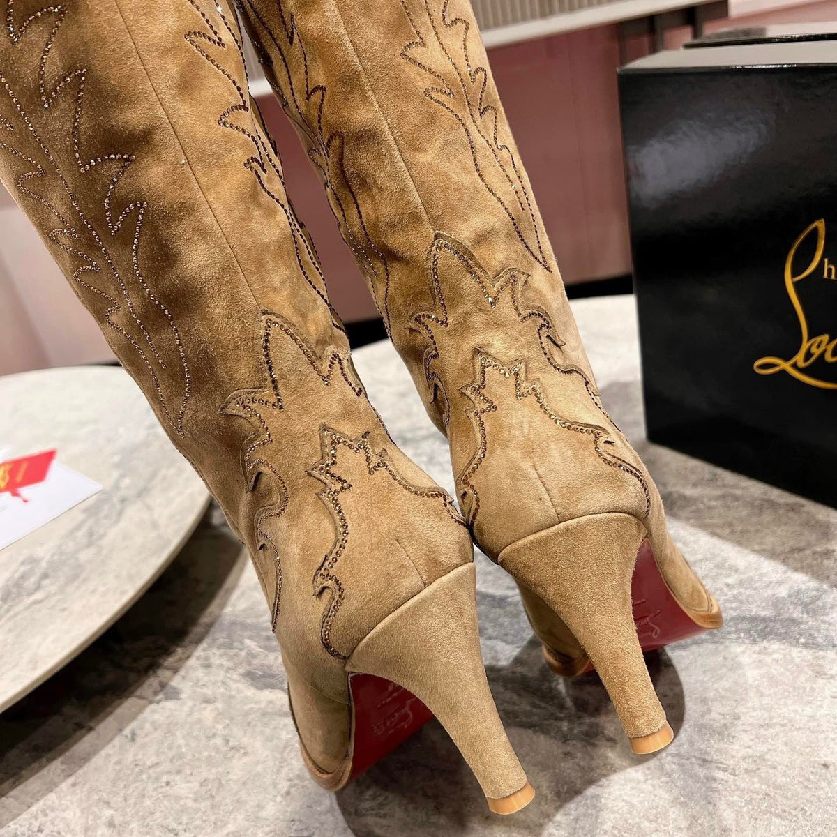 Brown denim high-shaft boots, 8.5cm heel.